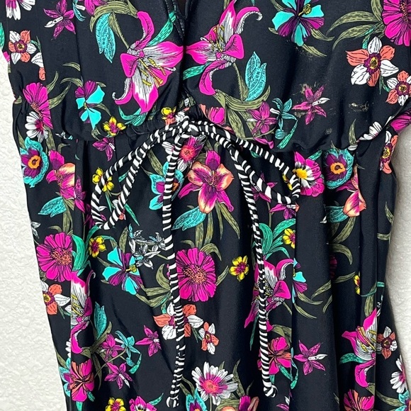 Venice Beach Floral Swim Top Sz 42C - Picture 3 of 7